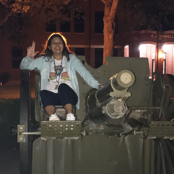 Meet your Posher, Jennifer - Picture 1 of 1